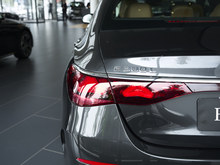 2025 YE Ŀ E 300 L r\
