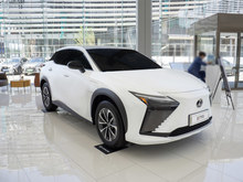 2023 ׿_˹RZ 300e Lm v