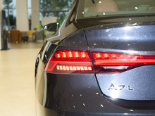 2025 WA7L 45 TFSI quattro ʿ