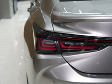 2025�� �׿���˹ES 300h ������